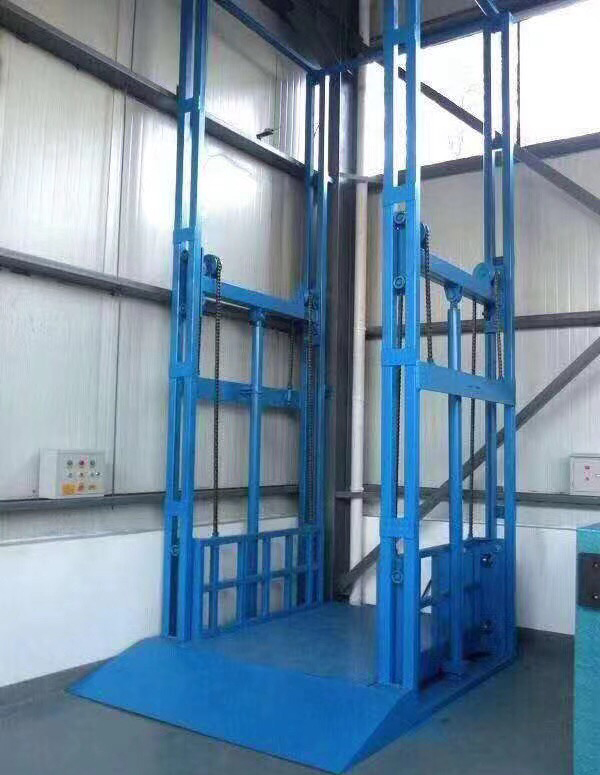 導軌式（shì）升降平台