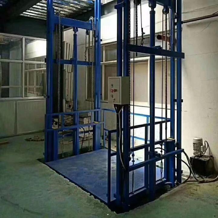 導軌（guǐ）式升降機