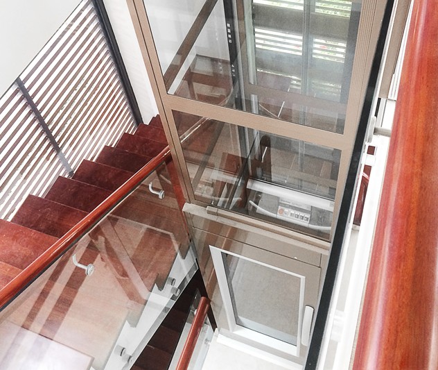 小機房家用別（bié）墅電梯安裝完畢